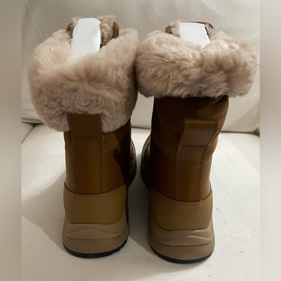 New in Box UGG Zaylee Women Boots CHE Size 7 Waterproof - Picture 9 of 13